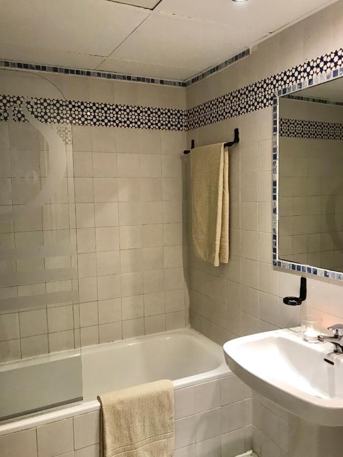 Ferienwohnung Large And Elegant In Puerto Banus With Pools And Paddle Marbella Exterior foto