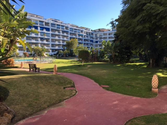 Ferienwohnung Large And Elegant In Puerto Banus With Pools And Paddle Marbella Exterior foto
